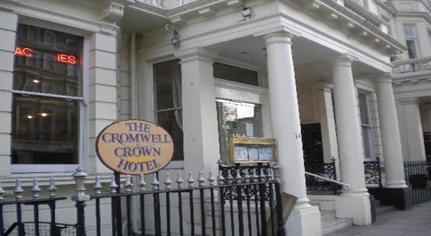  Cromwell Crown Hotel 