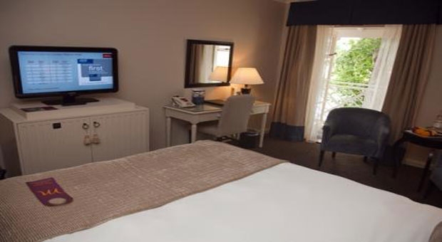 Mercure Thames Lodge Staines Hotel